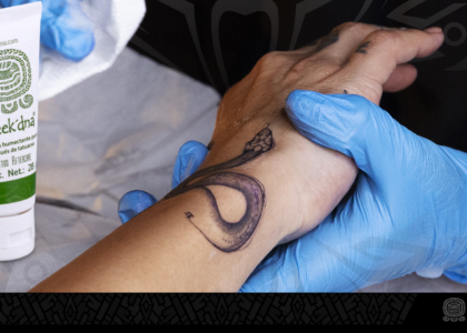 importancia de usar pomada humectante neekdna despues de tatuarte blog